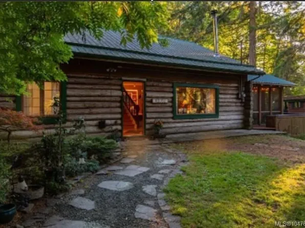135 Fairway Dr, Saltspring Island, BC V8K 1M6