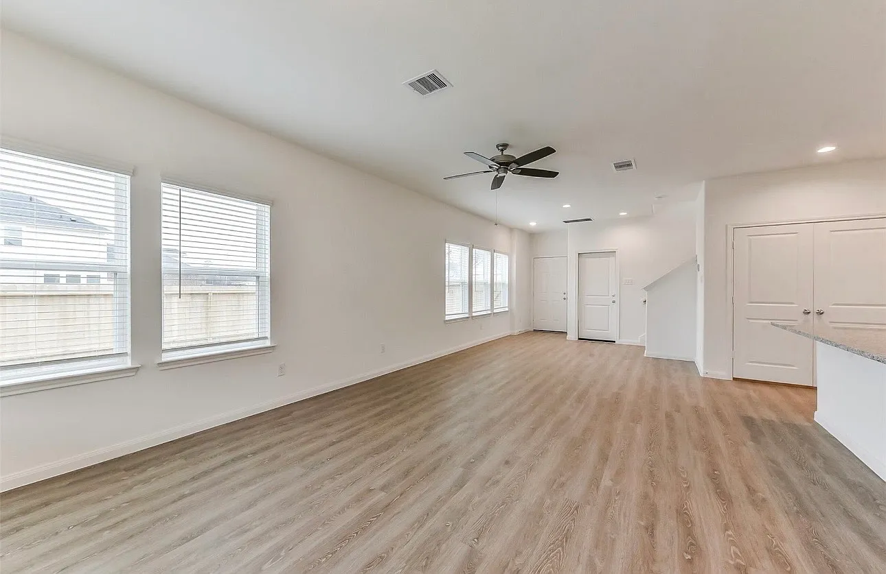 3 bed, 2.5 bath, 1485 sqft, $2,200 — Photo 3