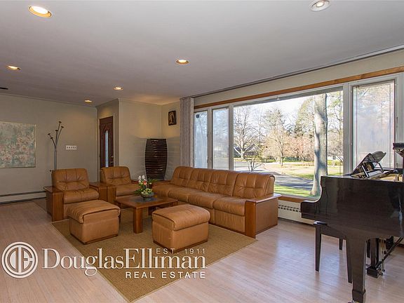 4th image of 15 Woodville Ln