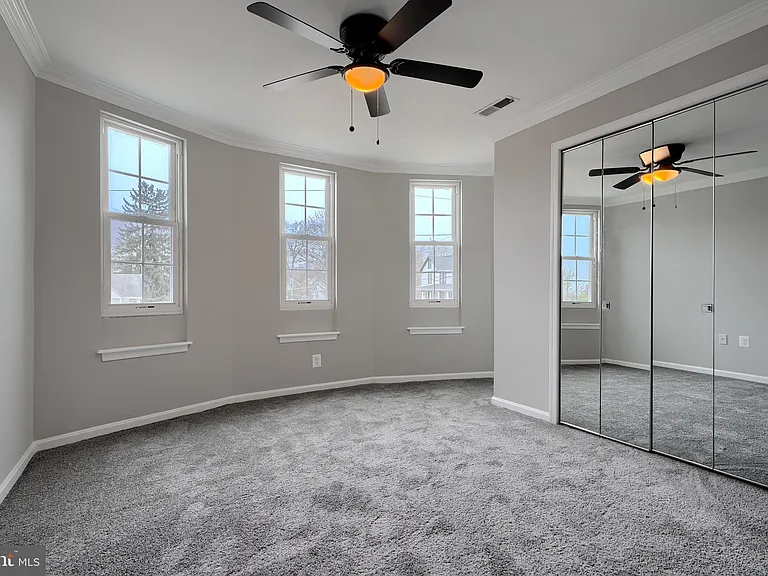 1727 Magnolia Ave — Photo 3