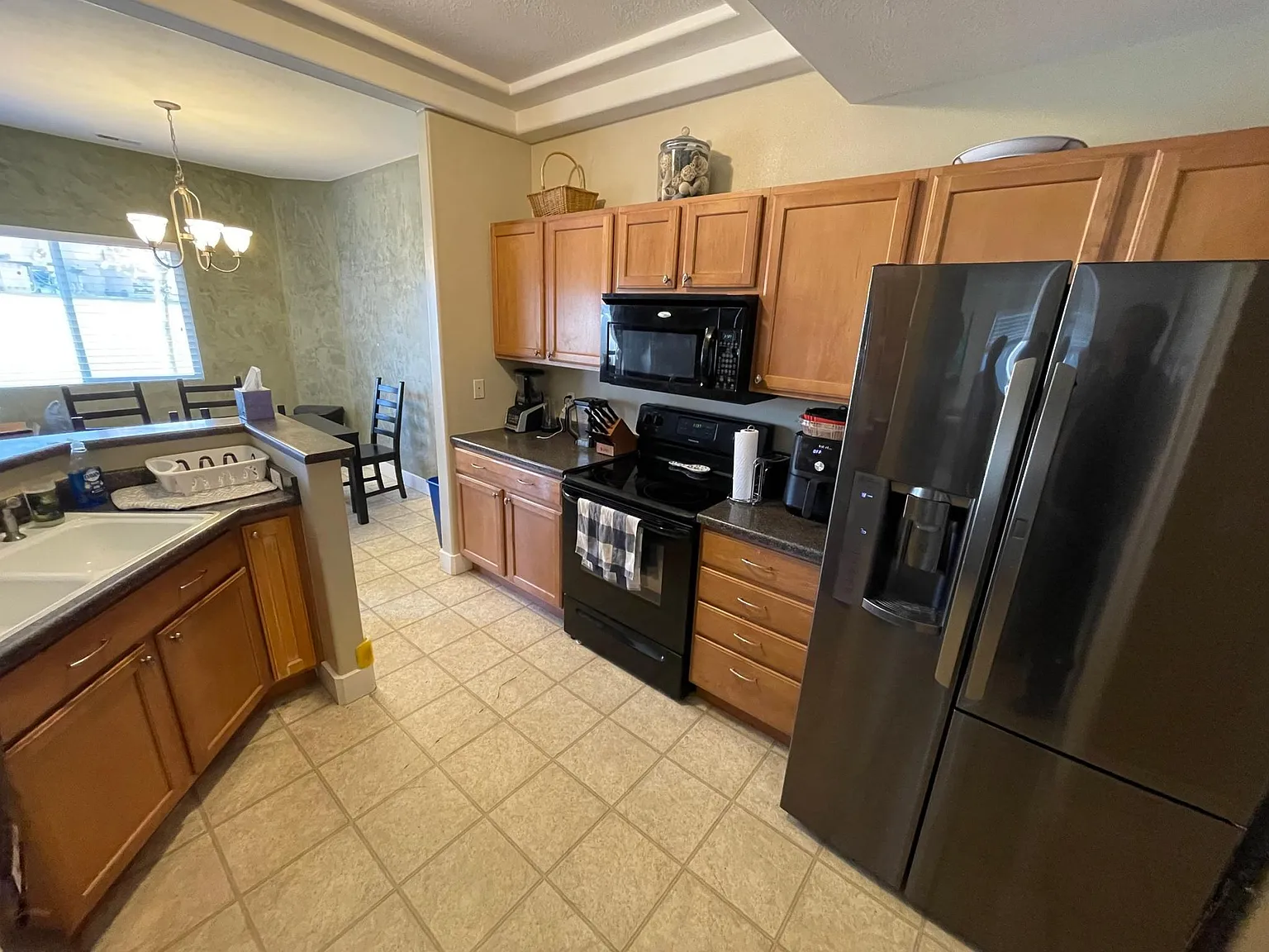 3 bed, 2.5 bath, 1388 sqft, $2,100 — Photo 4