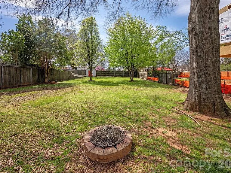 307 E Peterson Dr — Photo 14
