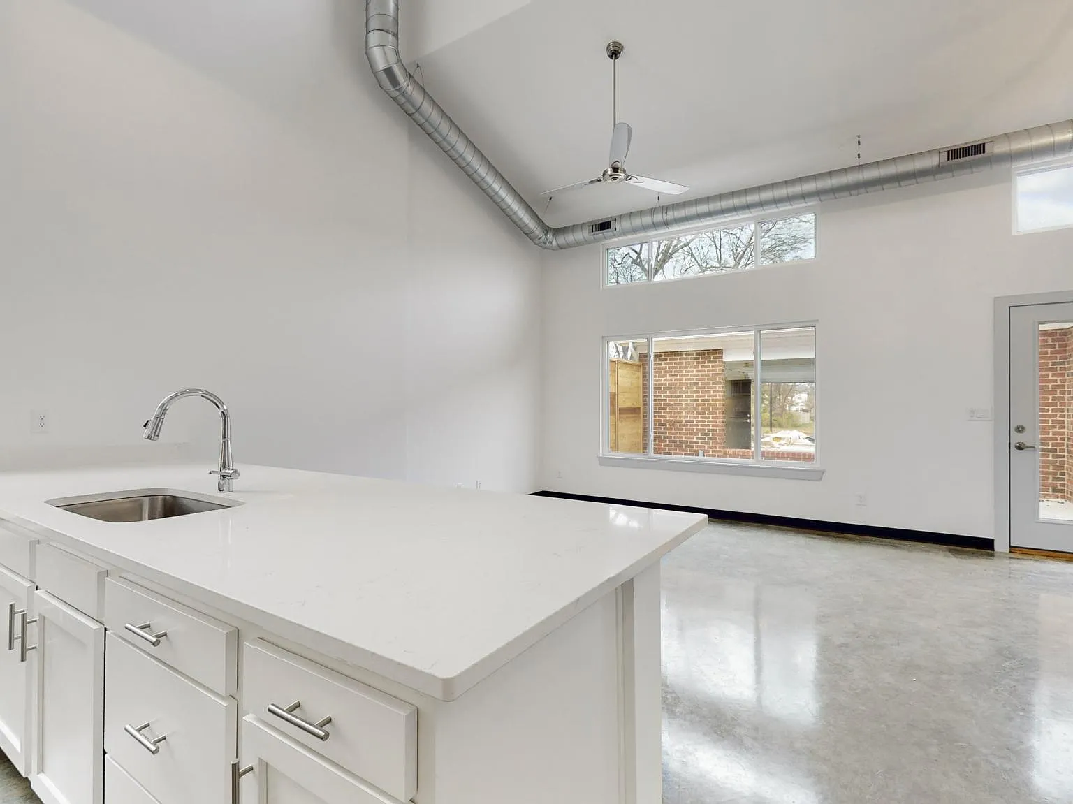 2 bed, 1300 sqft, $2,100 — Photo 4