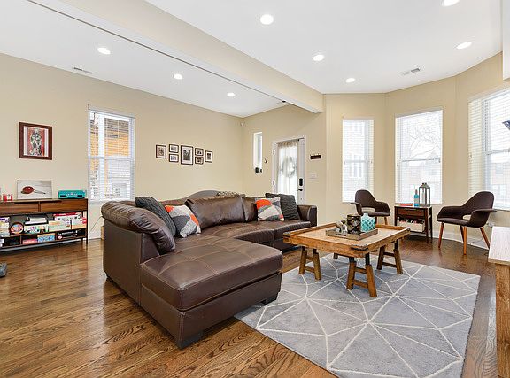 3rd image of 2606 W Potomac Ave