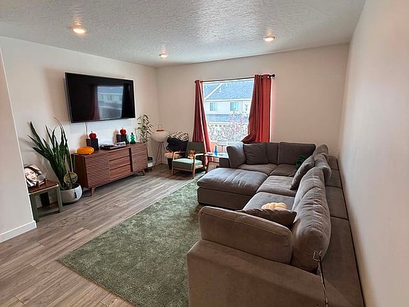 2nd image of 1073 E Waterway Ln