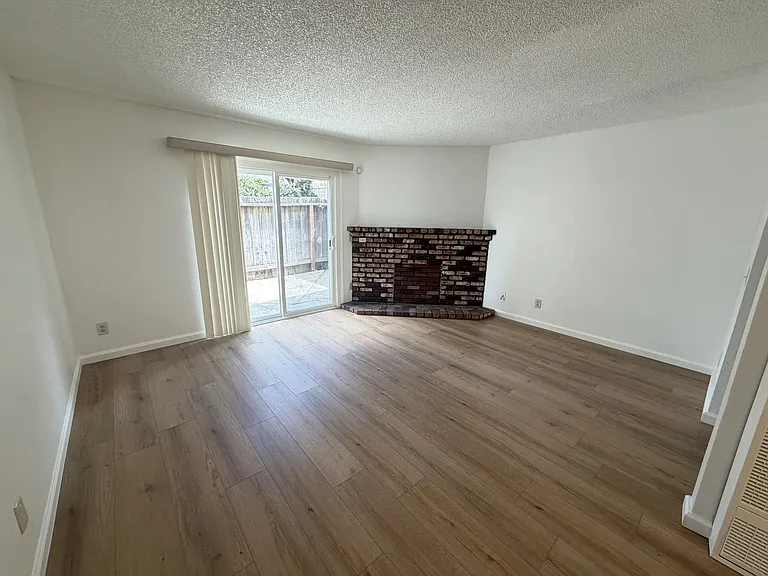 10401 Shaw St #602 — Photo 2