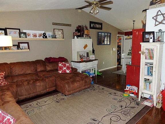 5th image of 913 S Lawson St