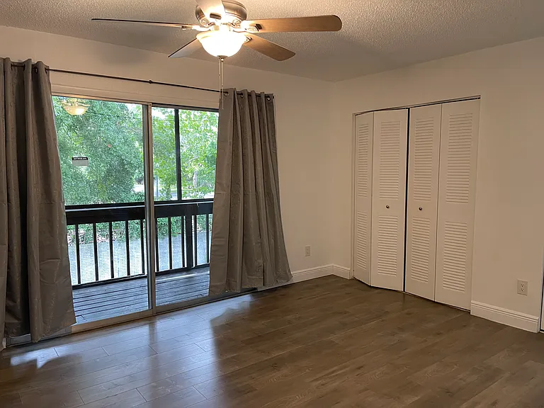 2339 Huntington Green Ct — Photo 12