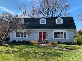 1530 Potter Rd, Park Ridge, IL 60068