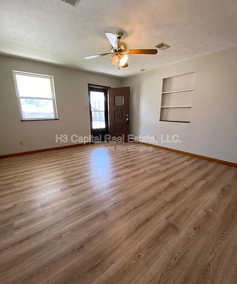2011 Harris St #C — Photo 3