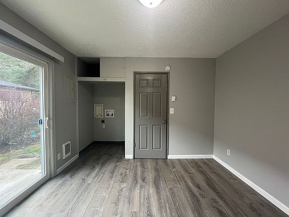 3rd image of 746 SE 187th Ave #106