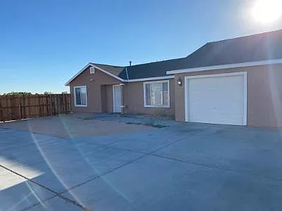 2 bed, 913 sqft, $1,595 — Photo 1