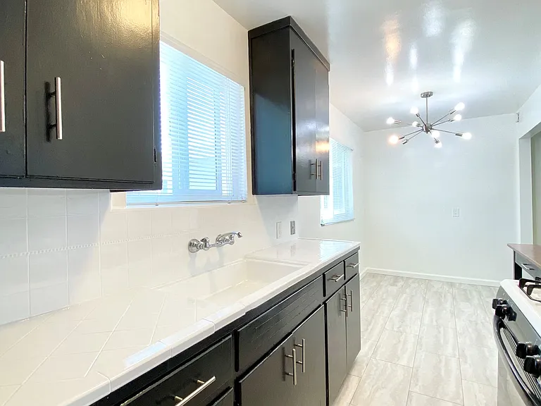 1211 Jefferson St — Photo 11
