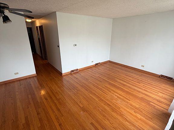 2nd image of 1547 N Wolf Rd