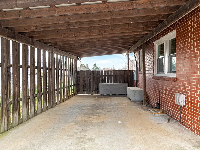 501 Park St — Photo 9
