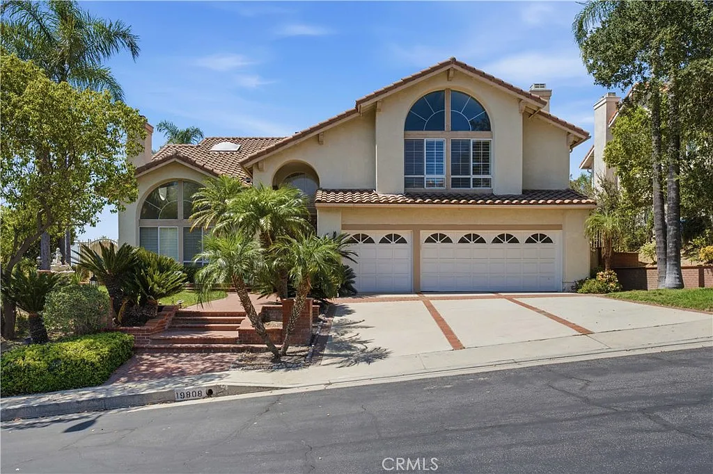 4 bed, 3662 sqft, $7,900 — Photo 1