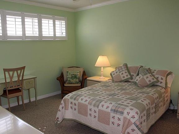 4th image of 2250 Gulf Blvd APT G2