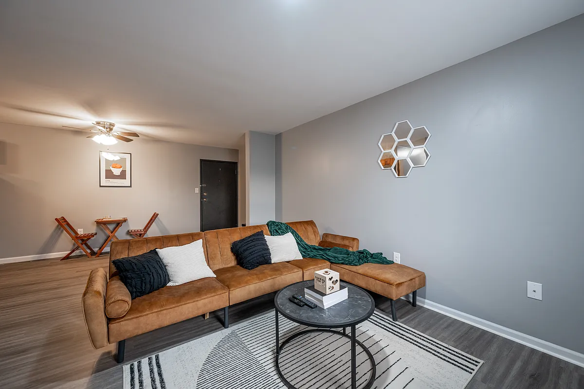 Building Photo - 527 S Pitt St #14