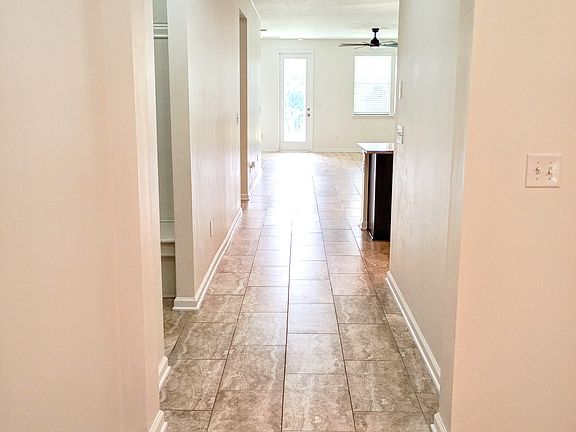 3rd image of 112 Goldenrod Lake Dr