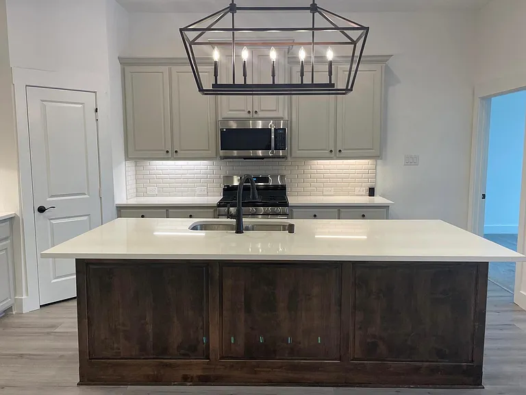 605 Cloverleaf Dr — Photo 5