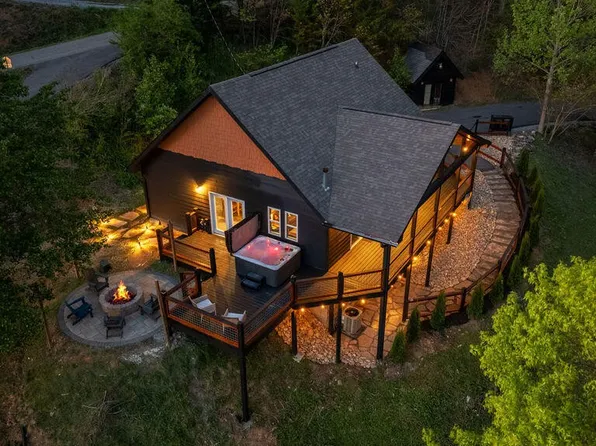1608 Mitchell Farm Rd, Pigeon Forge, TN 37876