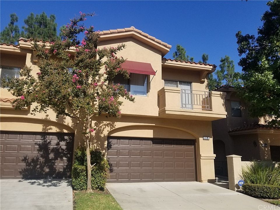 1st image of 2074 Lakeshore Dr #B