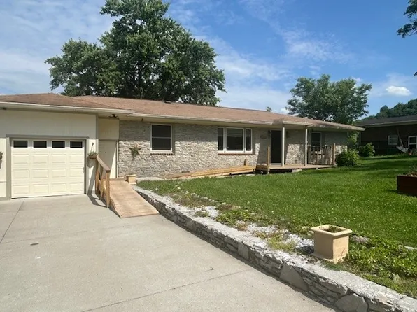 2002 King Dr S, Fayetteville, TN 37334