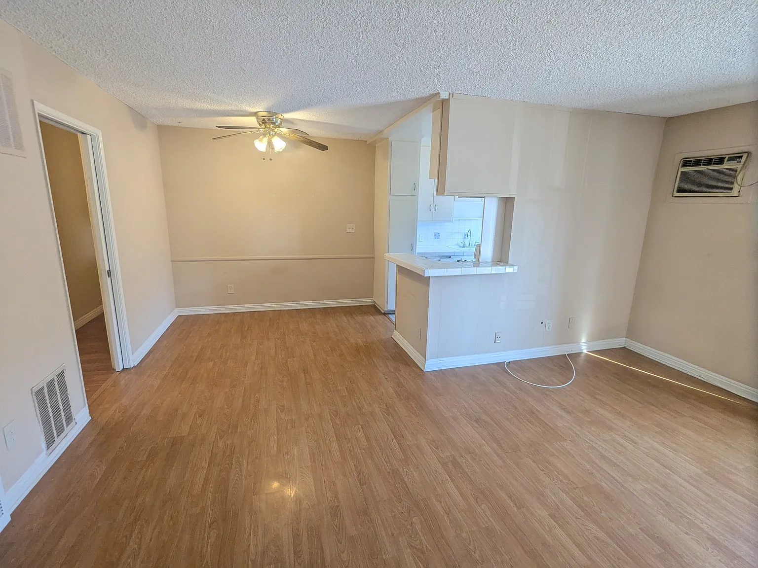 2 bed, 900 sqft, $2,395 — Photo 2