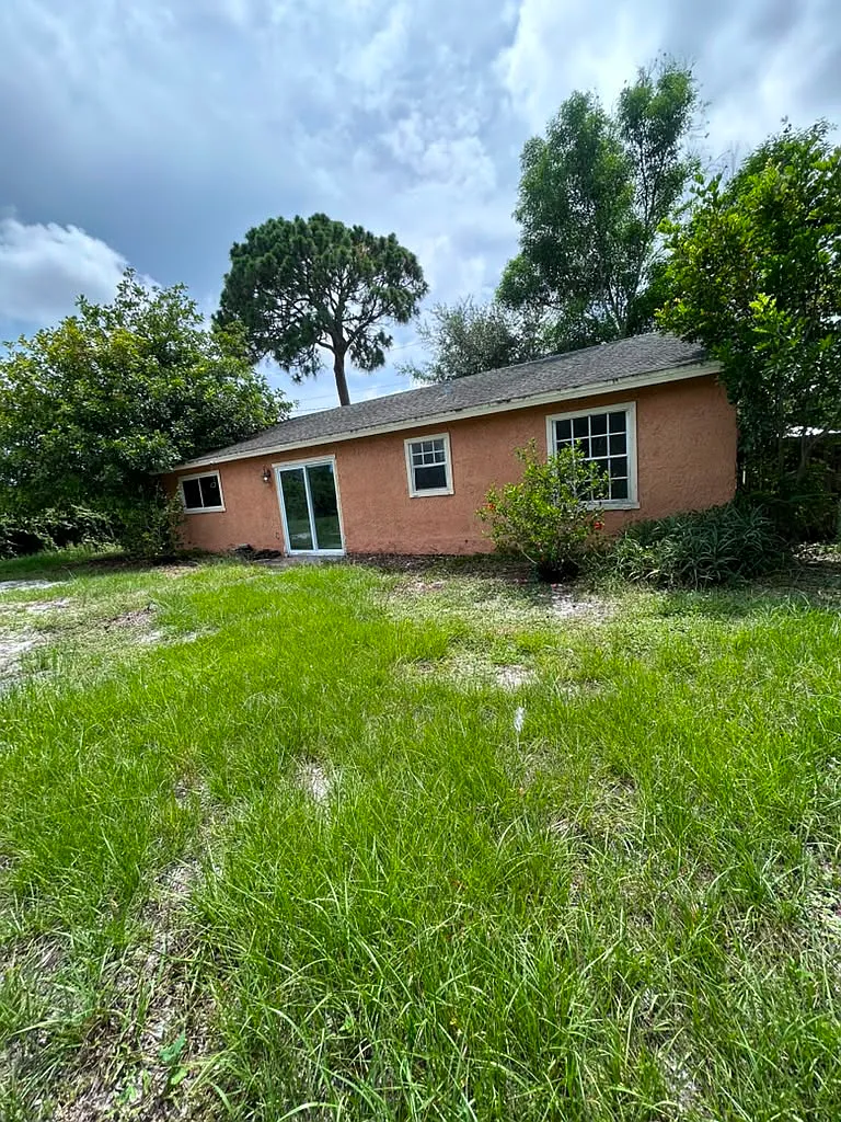 3 bed, 1345 sqft, $2,300 — Photo 2