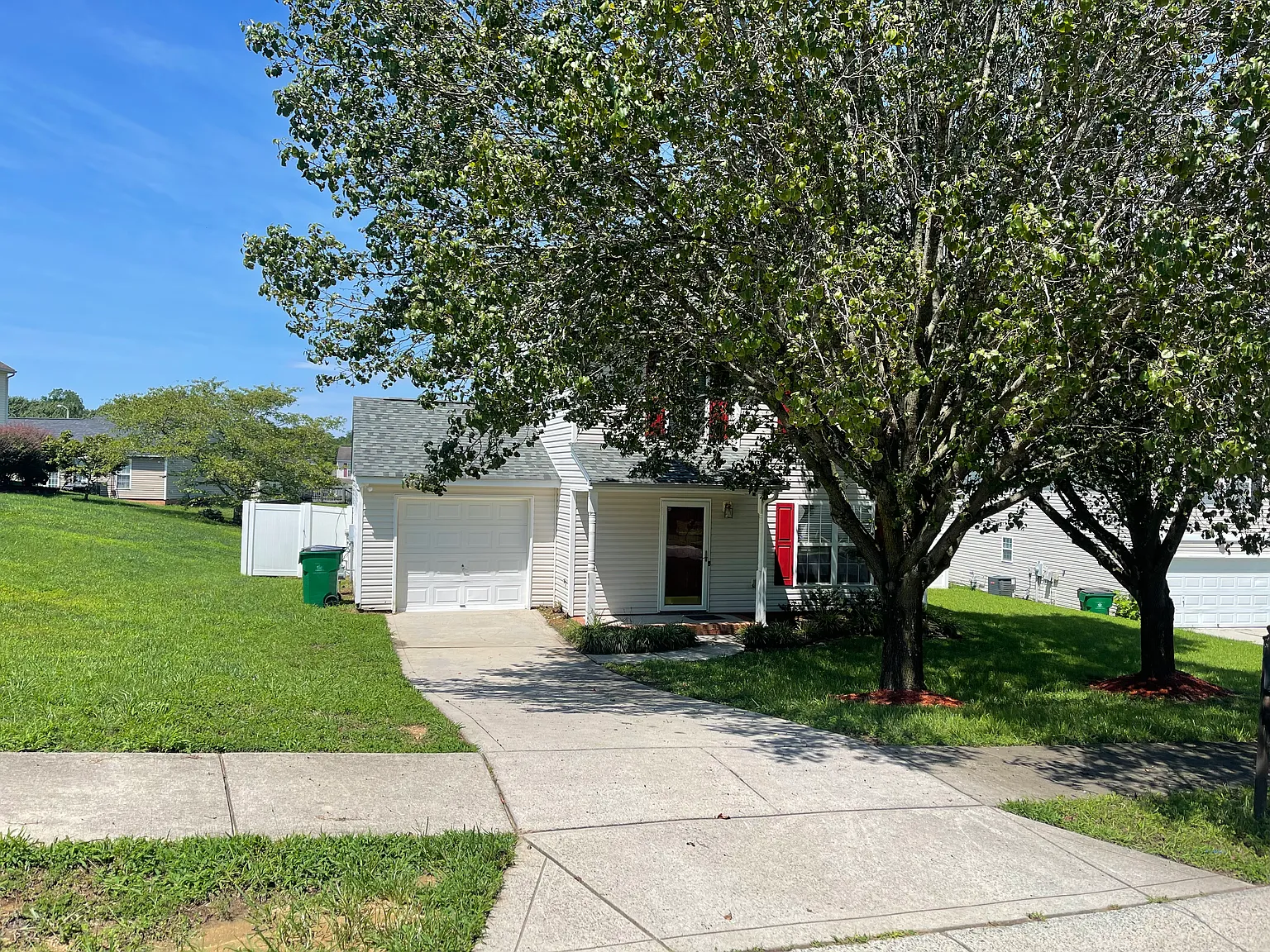 3 bed, 1344 sqft, $1,999 — Photo 1