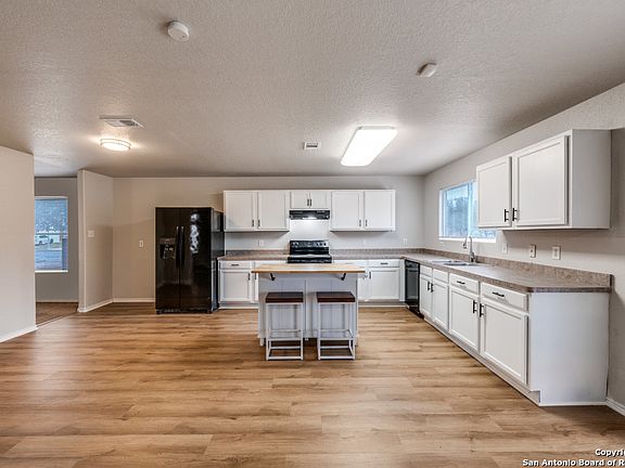 4th image of 4614 Stallion Cove