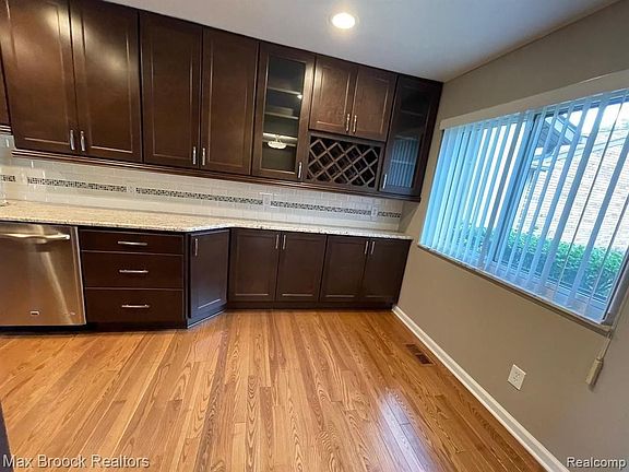 5th image of 4585 Laurel Club Cir