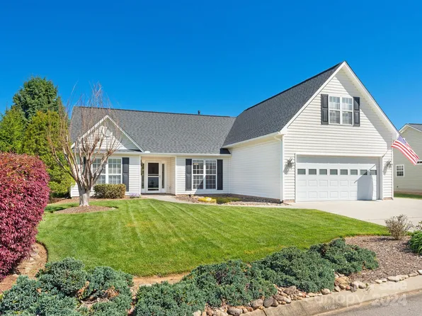 84 Misty Valley Rd, Fletcher, NC 28732