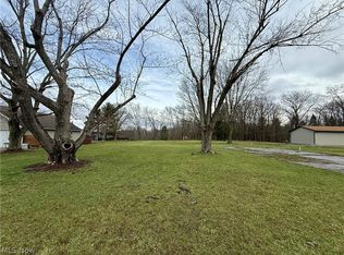 9914 W Hill Dr, Canfield, OH 44406