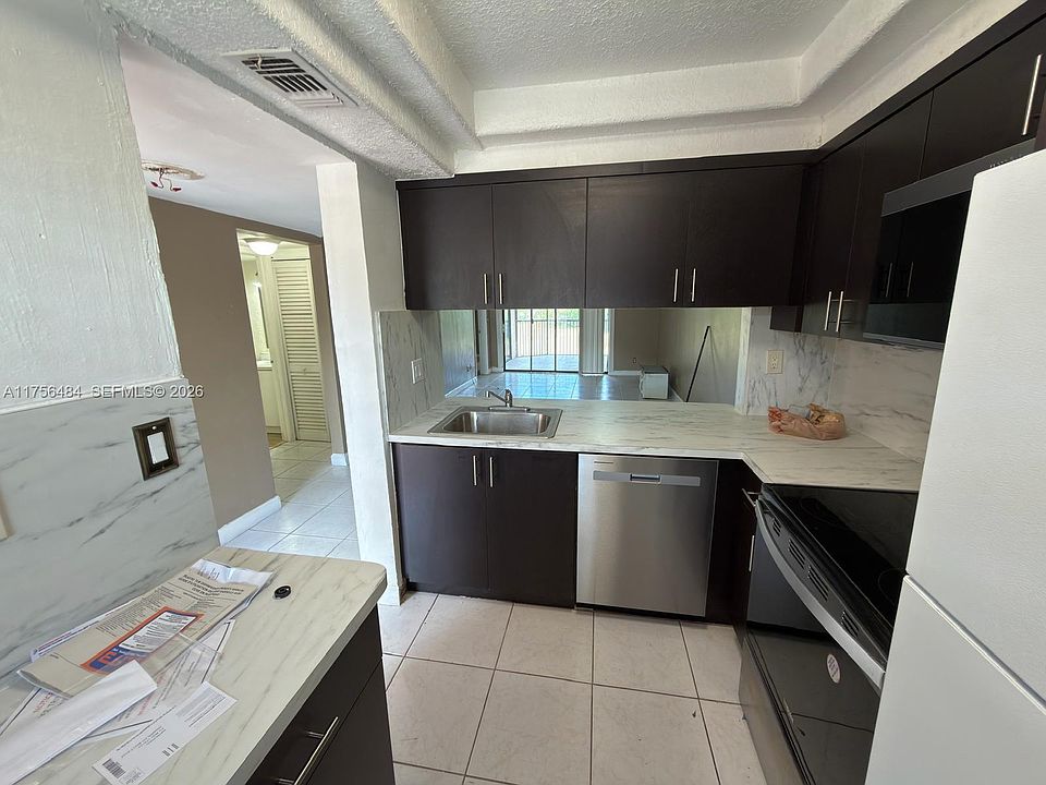 1st image of 3400 Foxcroft Rd APT 212