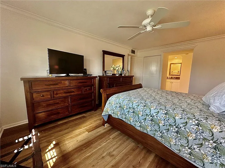 555 Park Shore Dr #B-403 — Photo 23