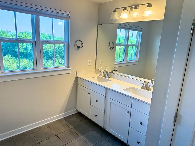 232 Regency Dr — Photo 24