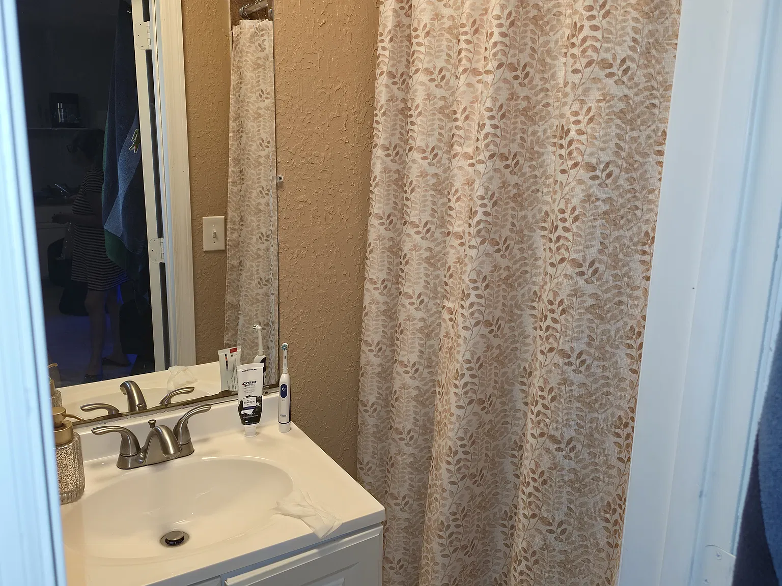 1422 Verona St — Photo 3