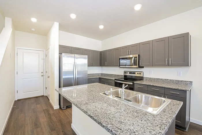 3 bed, 2.5 bath, 1468 sqft, $2,545 — Photo 4