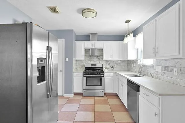 6715 Dillon Dr — Photo 10