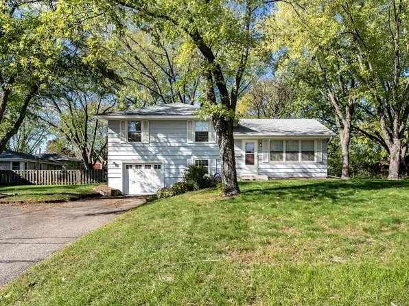 3900 Overlook Dr, Bloomington, MN 55437