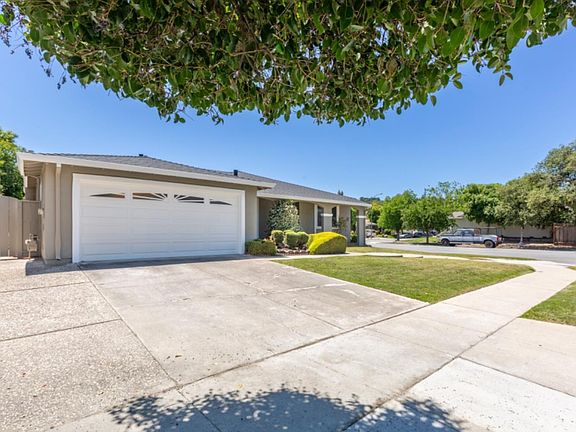 2nd image of 748 Los Huecos Dr