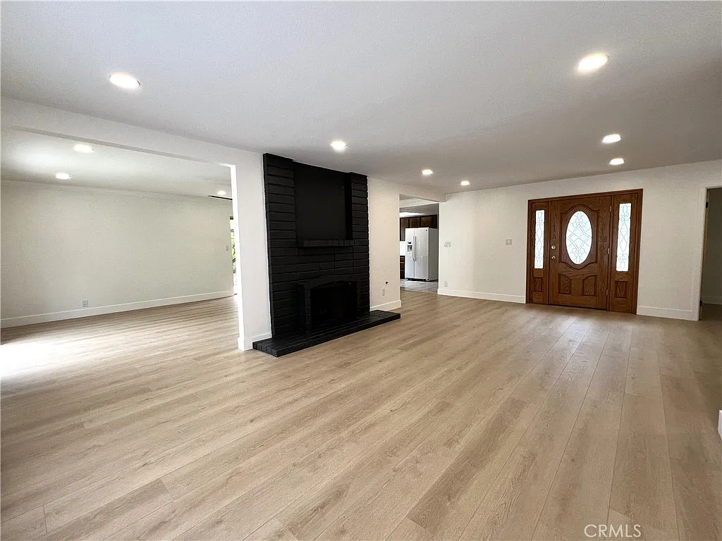 4 bed, 1879 sqft, $3,995 — Photo 3