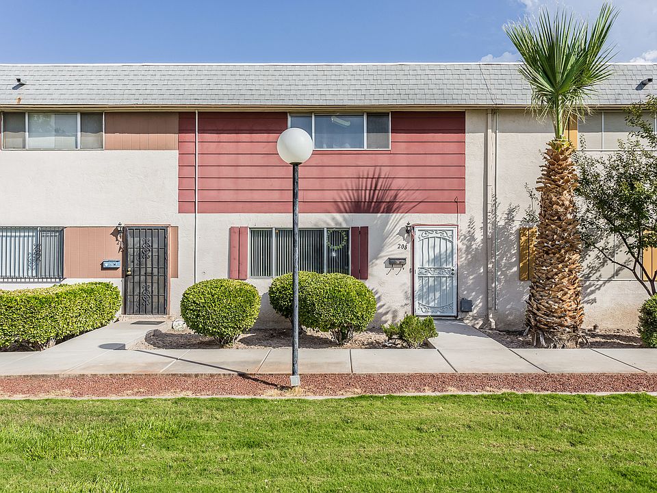 1st image of 208 Greenbriar Townhouse Way