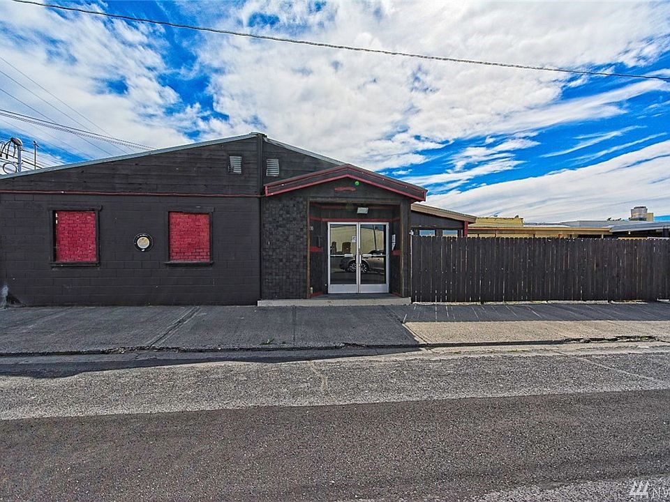 1st image of 210 S Gumwood St