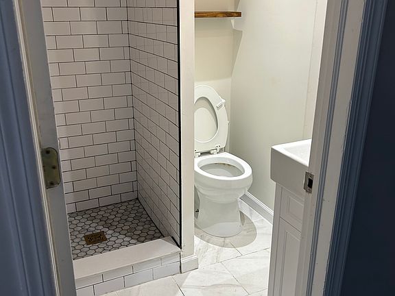 5th image of 32 Johnson Ave