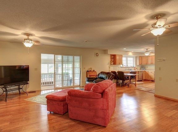4th image of 303 Falcon Crest Dr