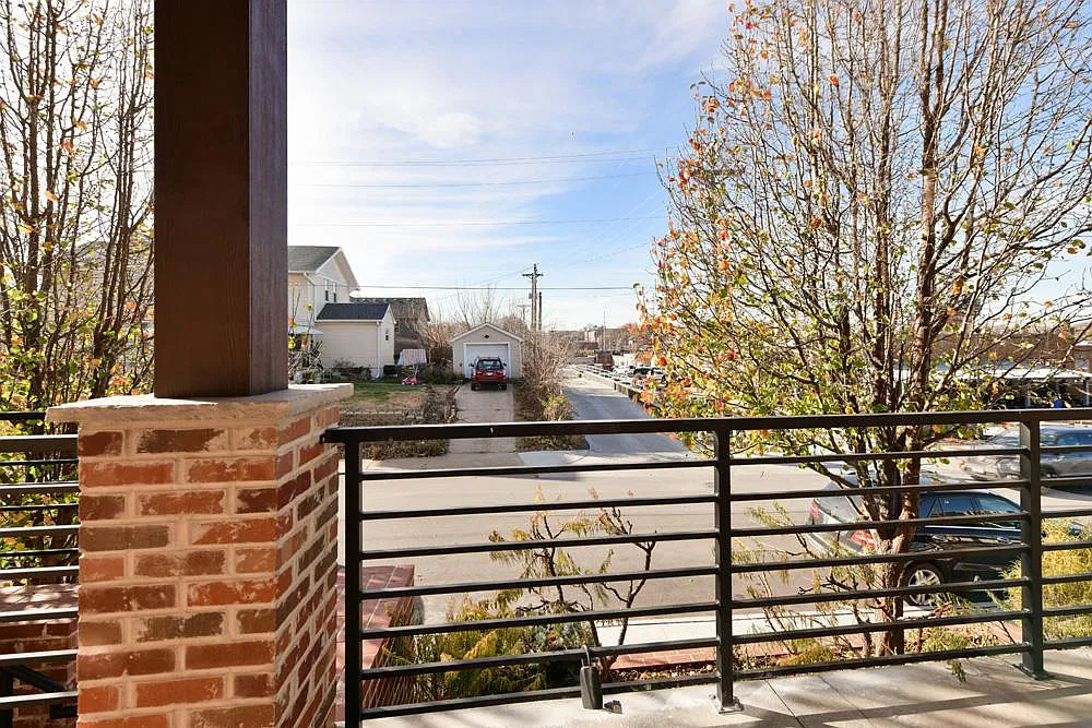 2 bed, 1.5 bath, 1210 sqft, $1,845 — Photo 3