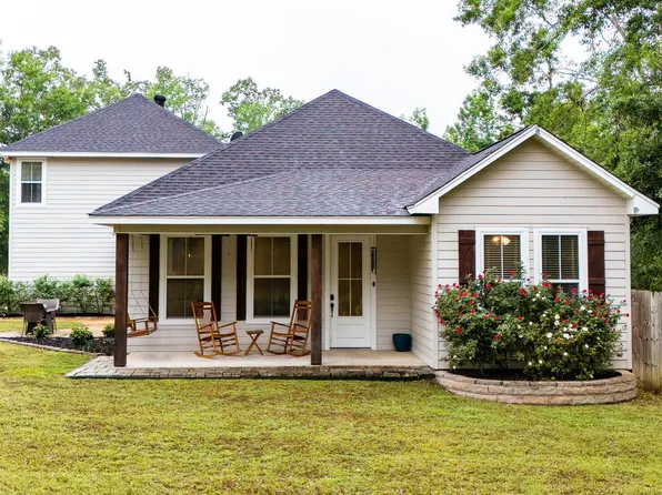 211 Thorn Dr, Calhoun, LA 71225