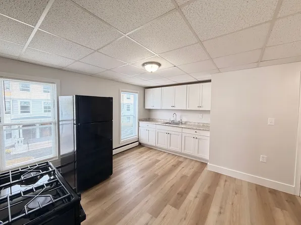 659 Chestnut St #2, Manchester, NH 03104